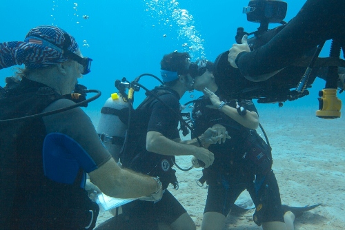 vow-renewal-underwater-romona_robbins (500x334)